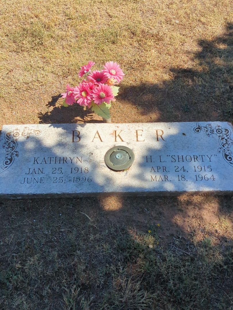 H. L. "Shorty" Baker's grave. Photo 1