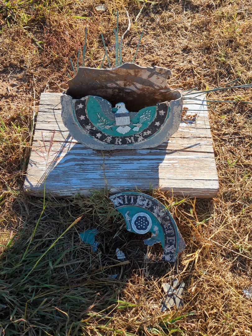 Romelo Madrigal's grave. Photo 1