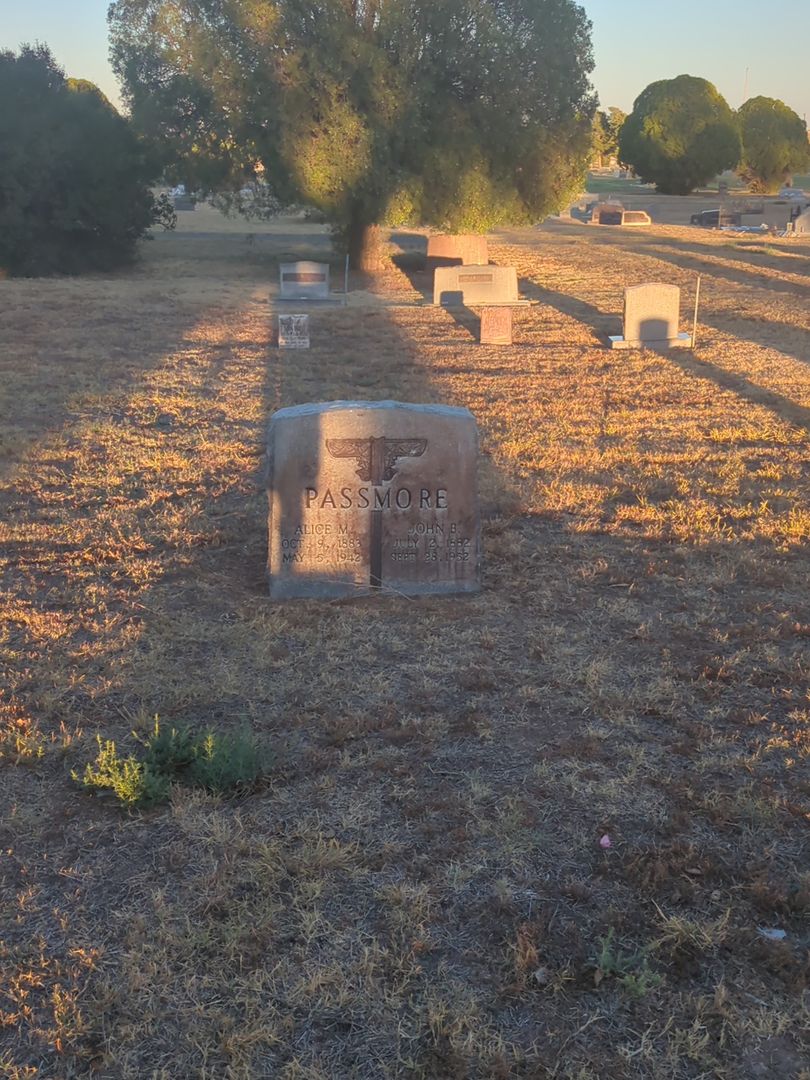 John B. Passmore's grave. Photo 1