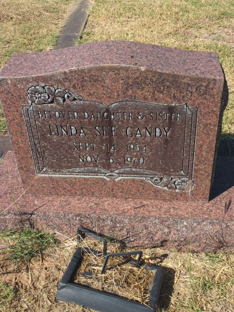 Linda Sue Gandy's grave. Photo 1