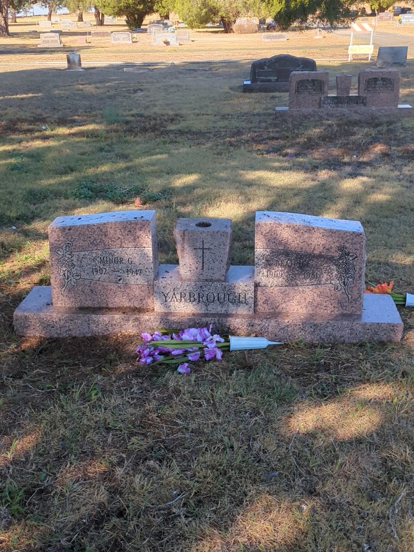 Beatrice Yarbrough's grave. Photo 1