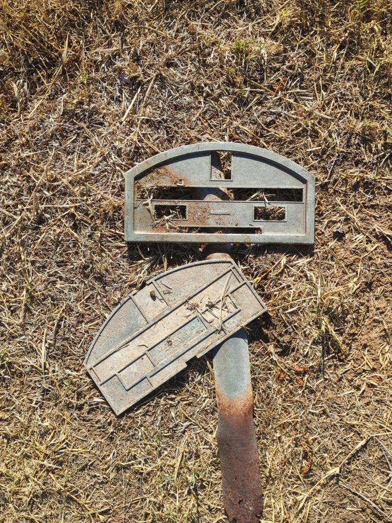 Vera Ivey's grave. Photo 1