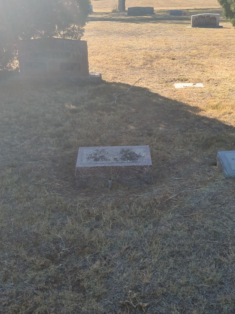 Essie Vera York's grave. Photo 1