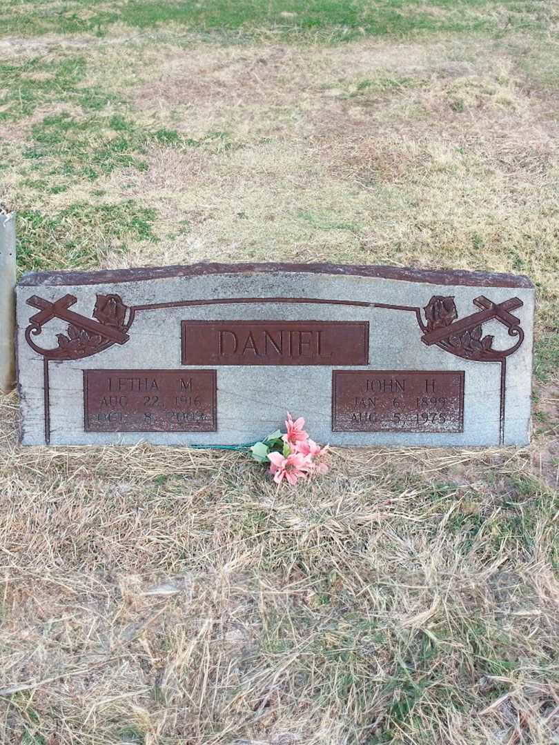 Letha M. Daniel's grave. Photo 1