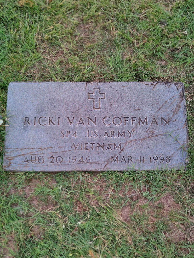 Ricki Van Coffman's grave. Photo 1