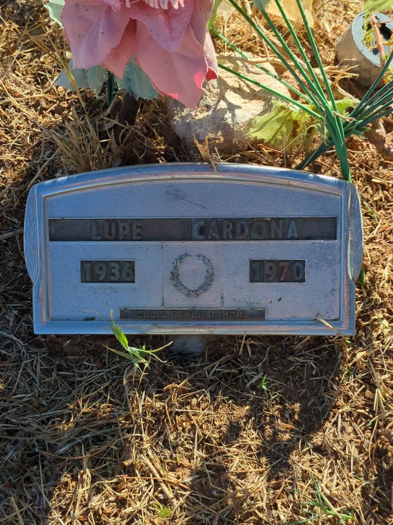 Lupe Cardona's grave. Photo 1