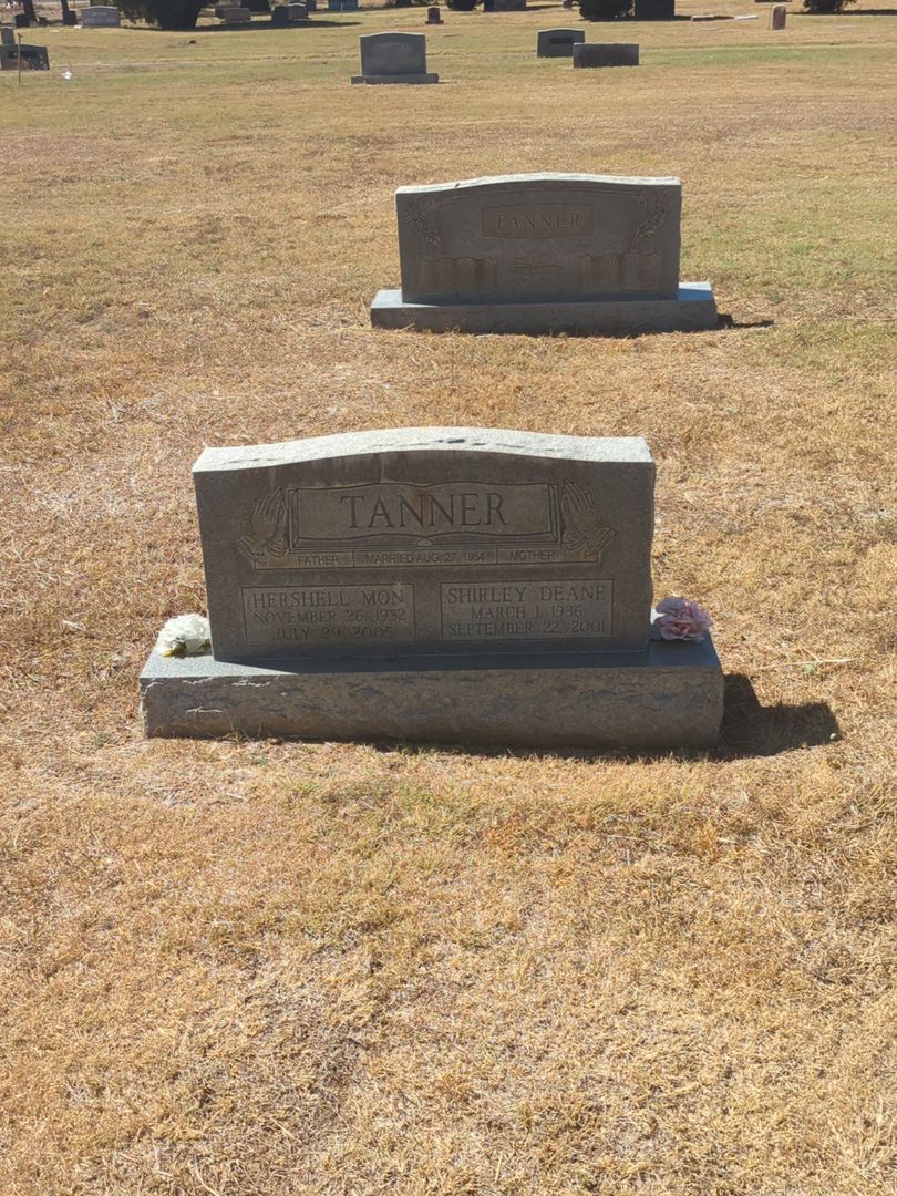 Hershel Mon Tanner's grave. Photo 1