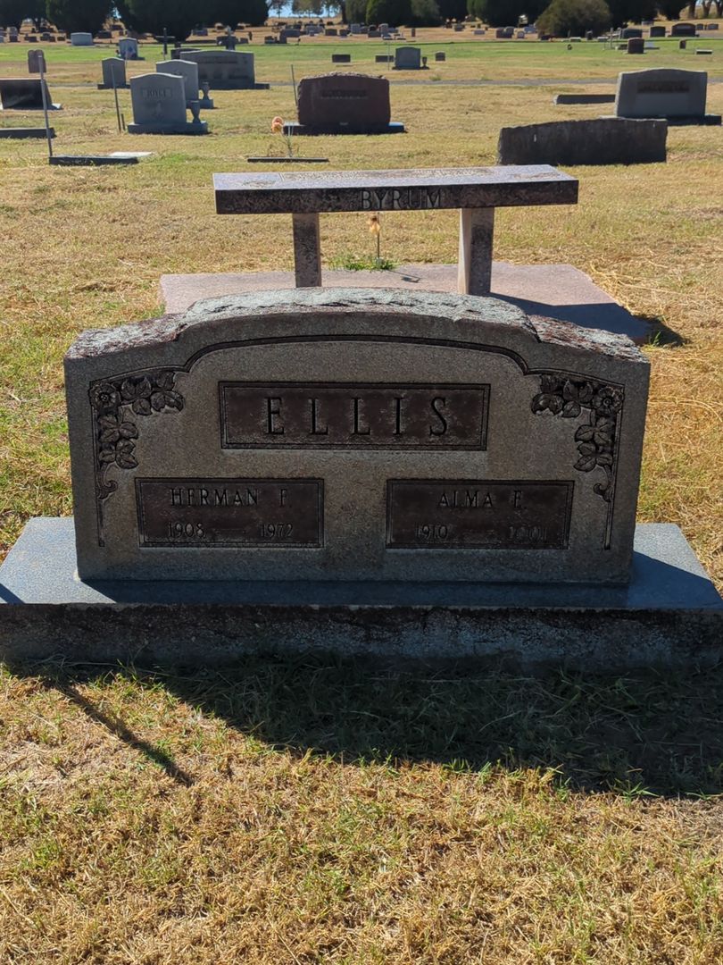 Herman Fay Ellis's grave. Photo 1