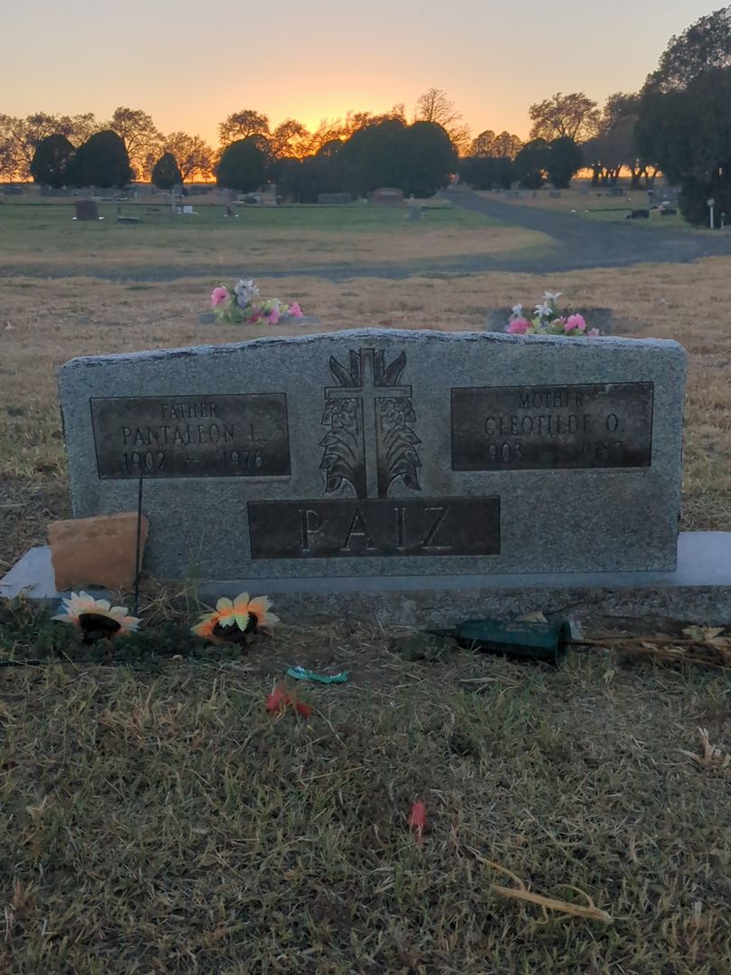 Cleotilde O. Paiz's grave. Photo 1