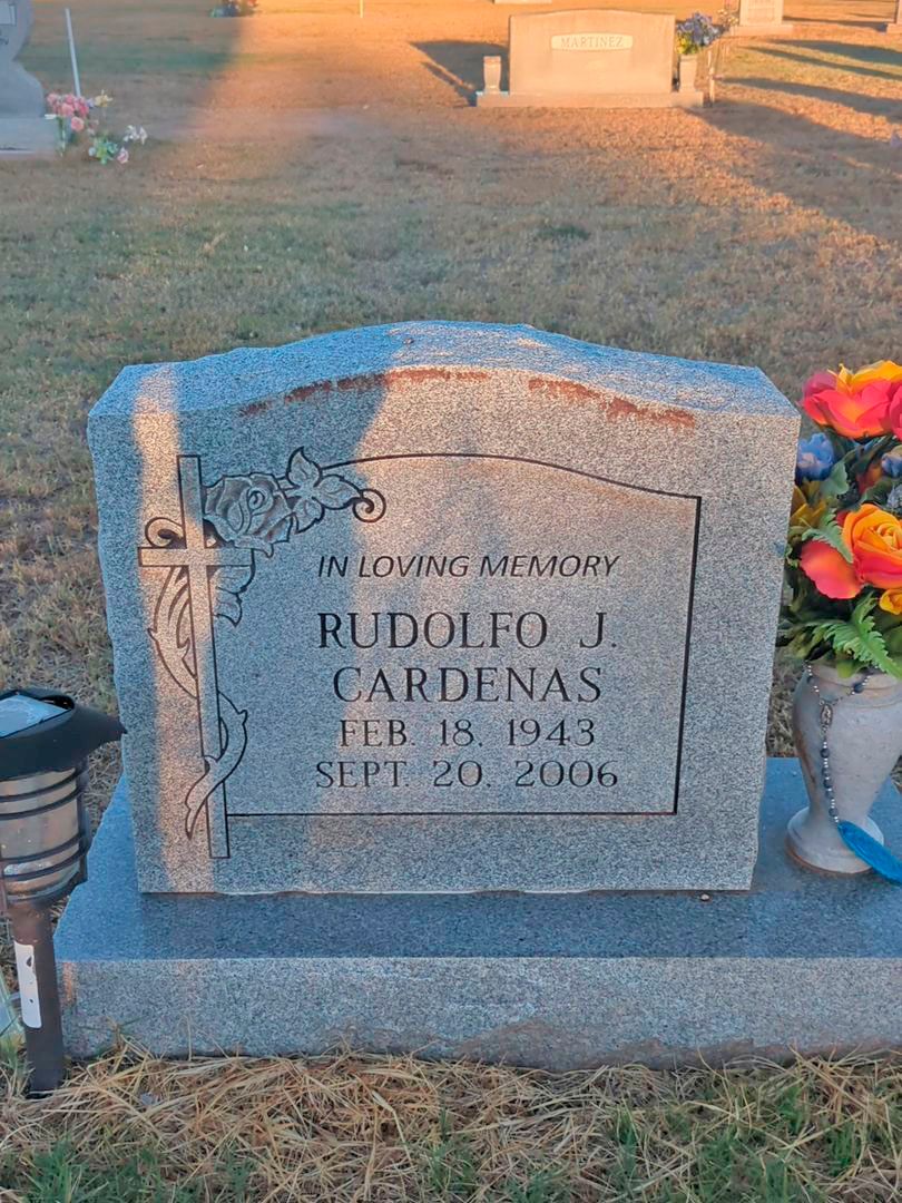 Rudolfo Johnny Cardenas's grave. Photo 1