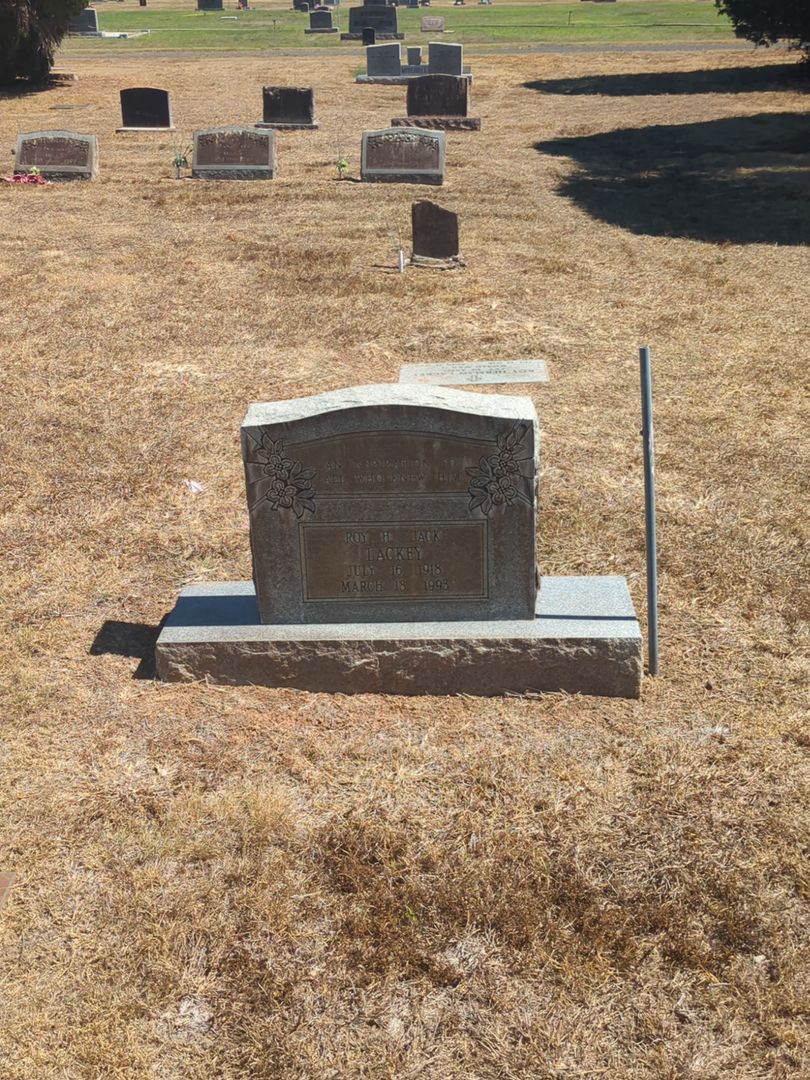 Roy Herman Lackey's grave. Photo 1