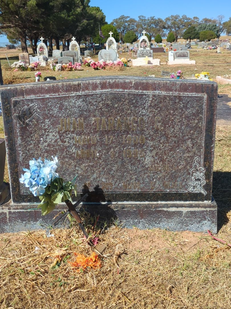 Juan Tarango's grave. Photo 1