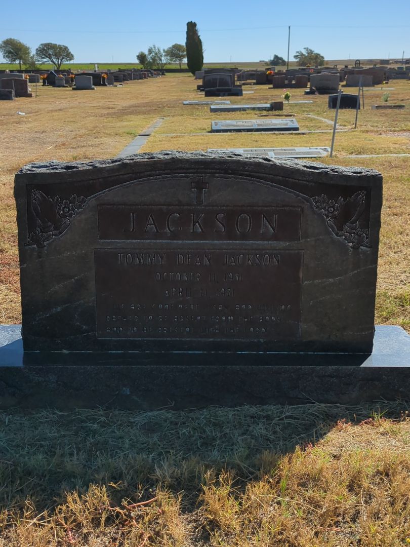 Tommy Dean Jackson's grave. Photo 1