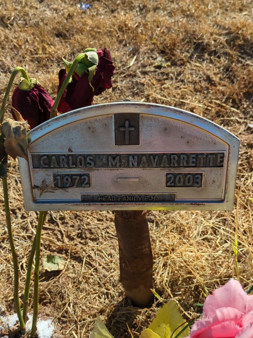 Carlos M. Navarrette's grave. Photo 1
