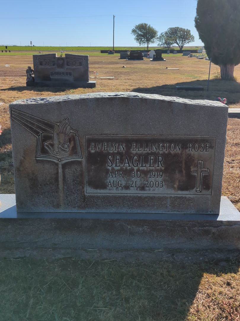 Evelyn Ellington Seagler's grave. Photo 1