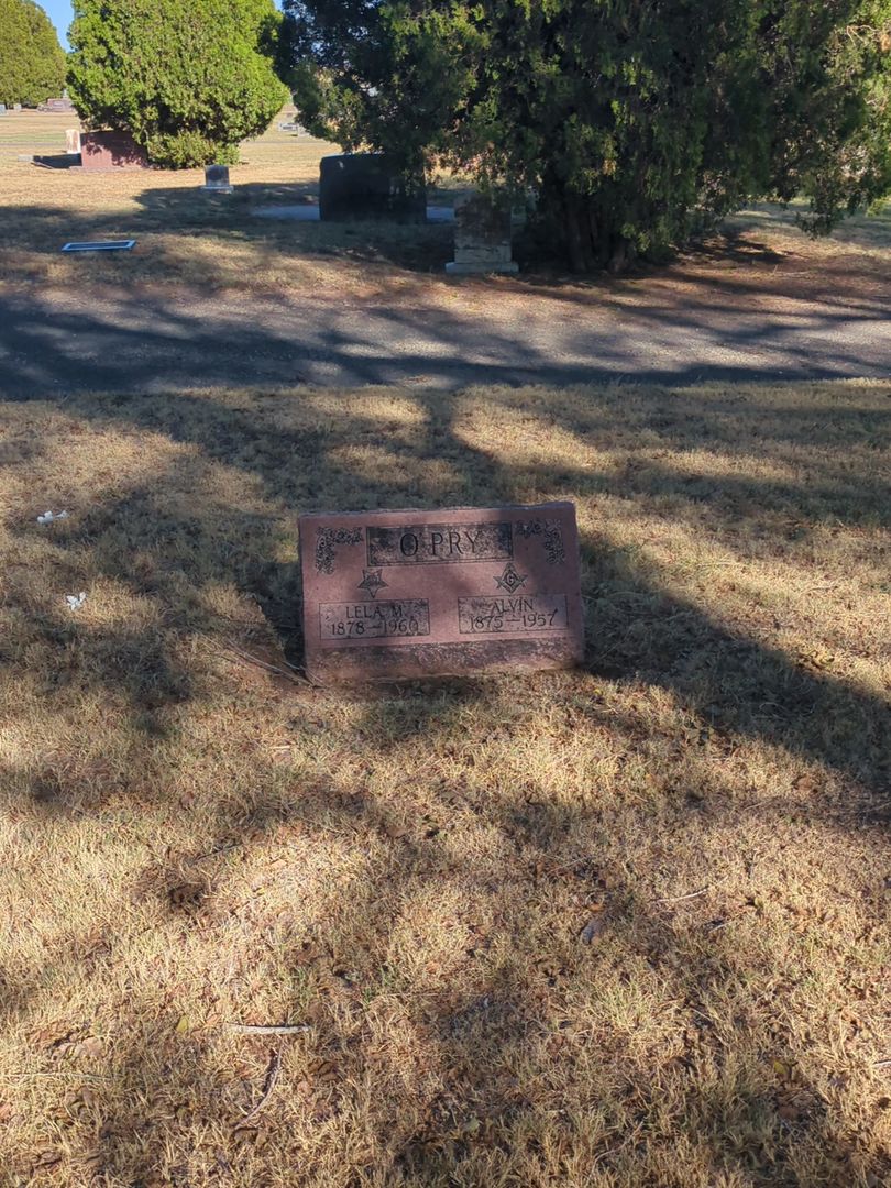 Lela M. O'Pry's grave. Photo 1