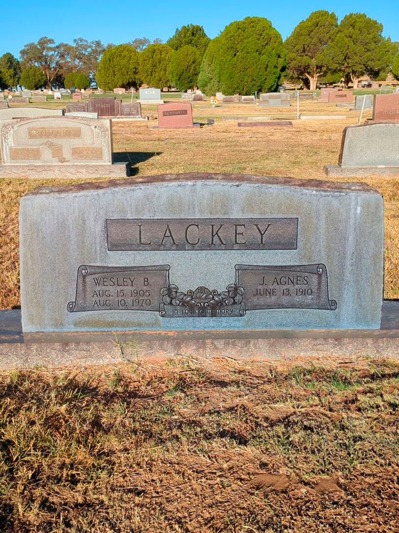 Wesley B. Lackey's grave. Photo 1