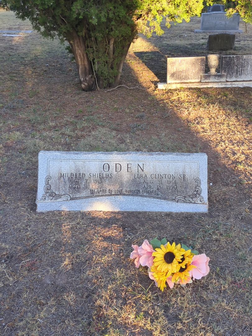 Elra Clinton Oden Senior's grave. Photo 1