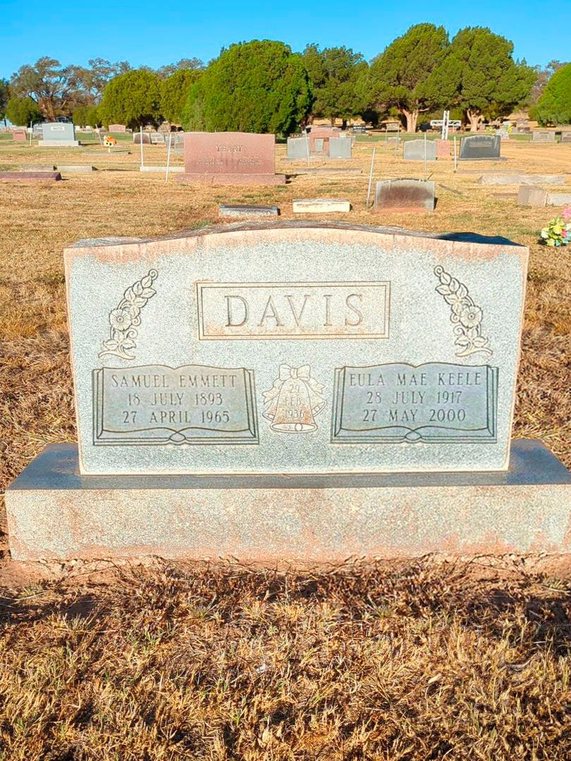 Eula Mae Keele Davis's grave. Photo 1