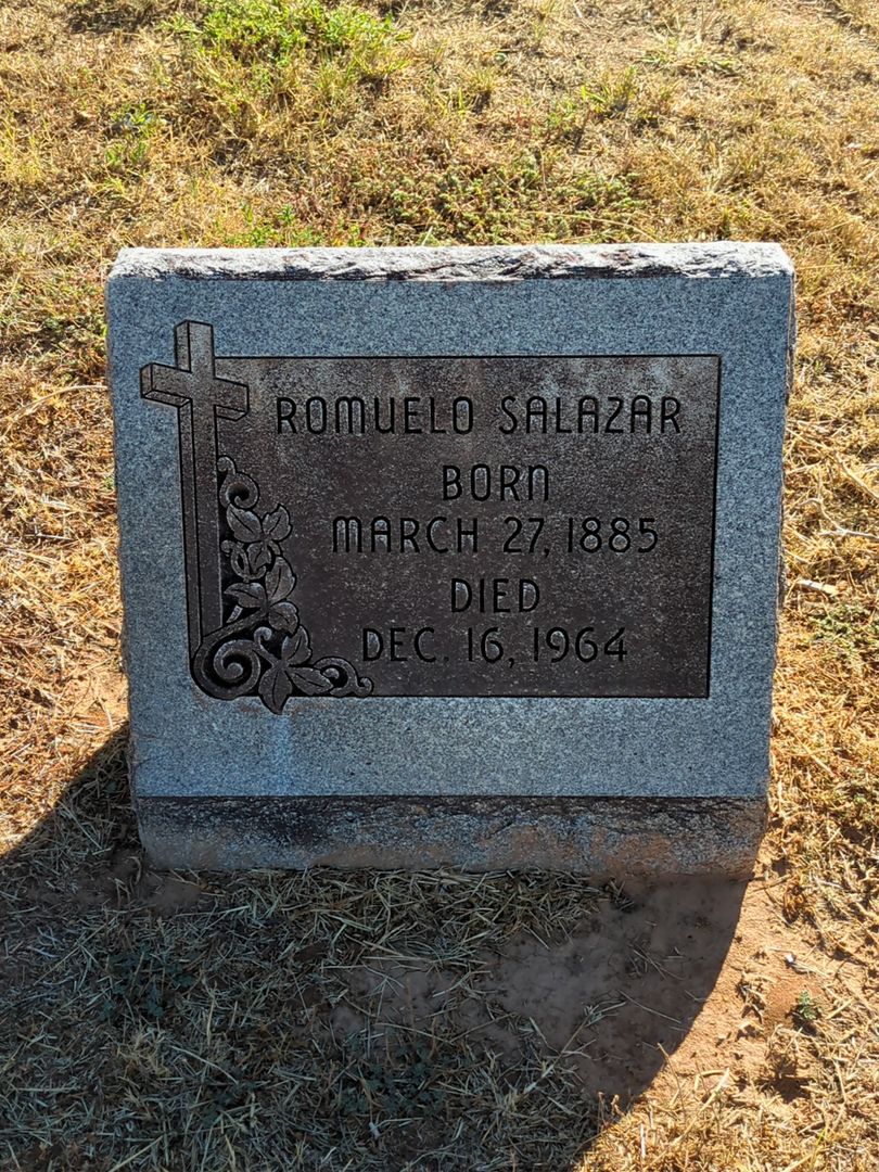 Romuelo Salazar's grave. Photo 1