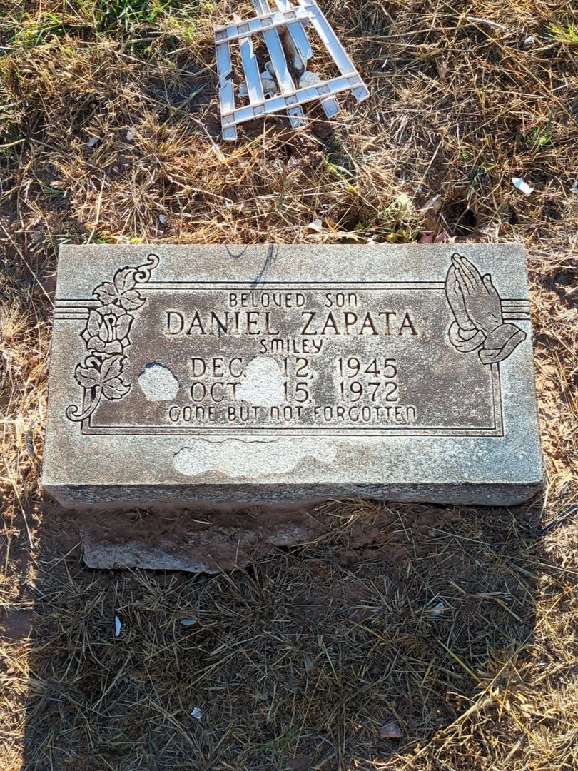 Daniel "Smiley" Zapata's grave. Photo 1