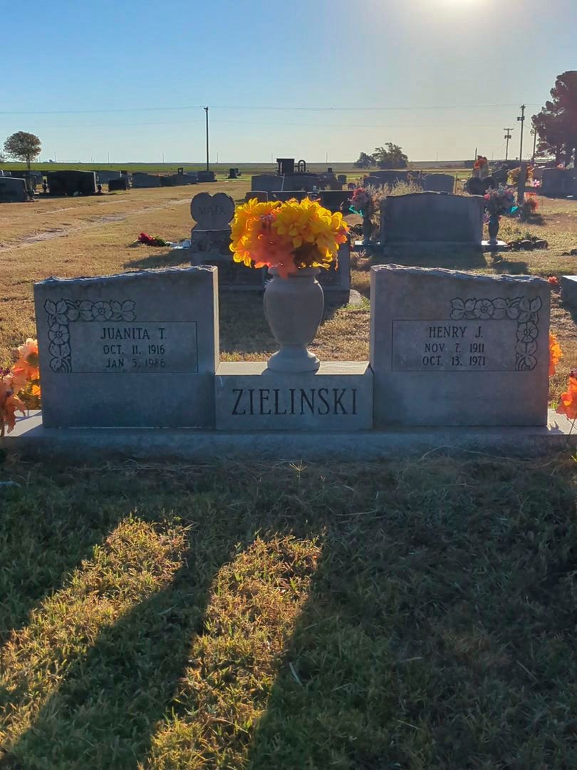 Henry J. Zielinski's grave. Photo 1