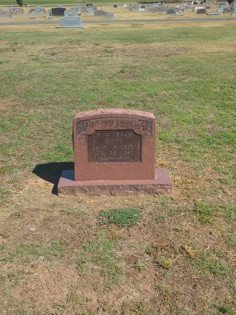 Olie Dean Fitts's grave. Photo 1