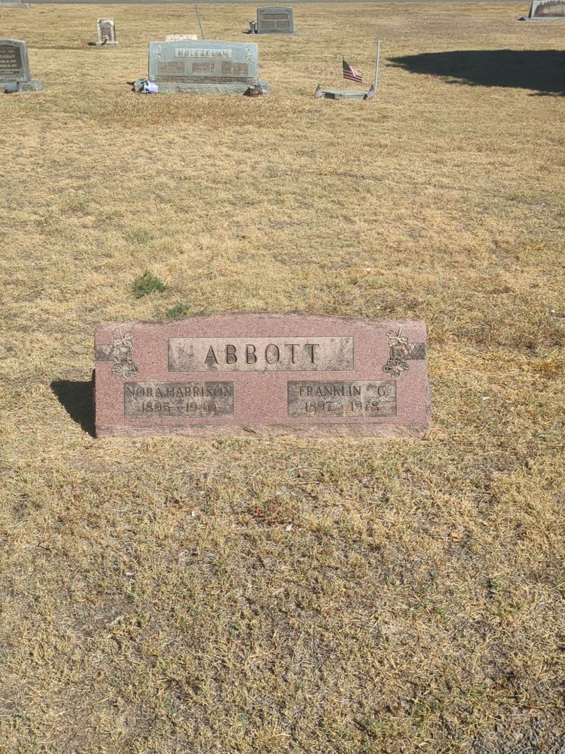 Nora Harrison Abbott's grave. Photo 1