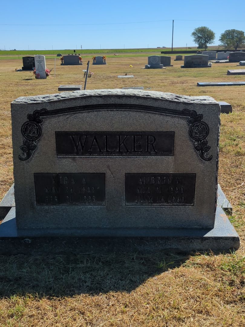 Vera A. Walker's grave. Photo 1